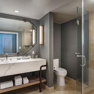 2 Queen Beds Lakefront View Mobility Accessible Guest Room Adapted Tub